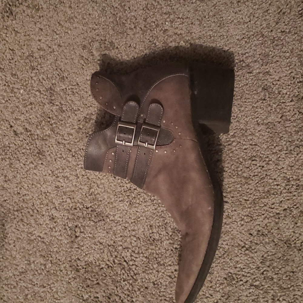 MIA heel stub boots